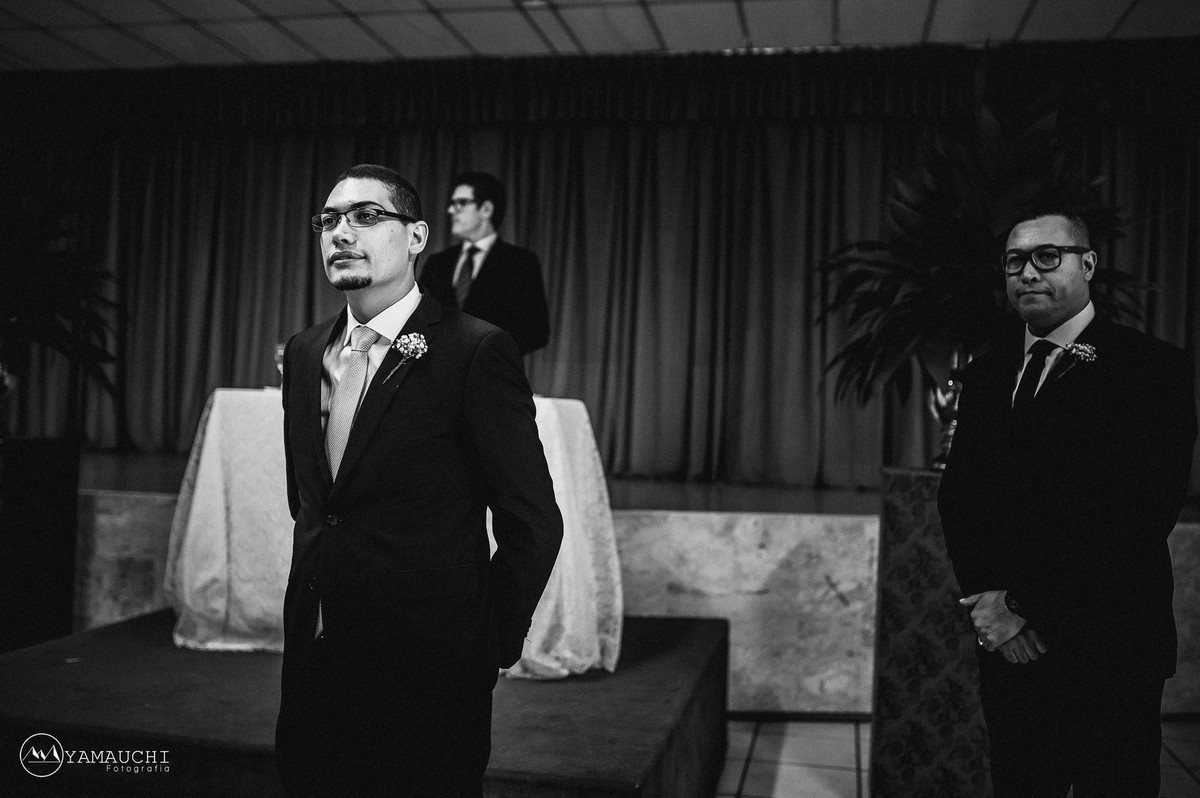 noivo esperando a noiva