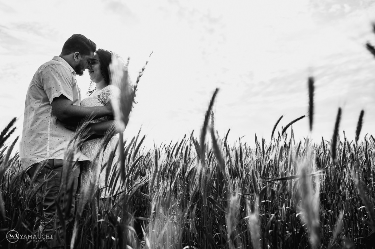 ensaio de casal no trigo