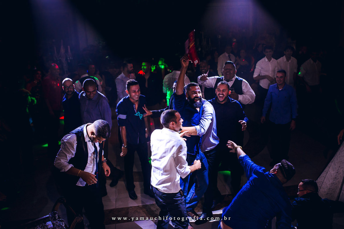 bagunça no casamento