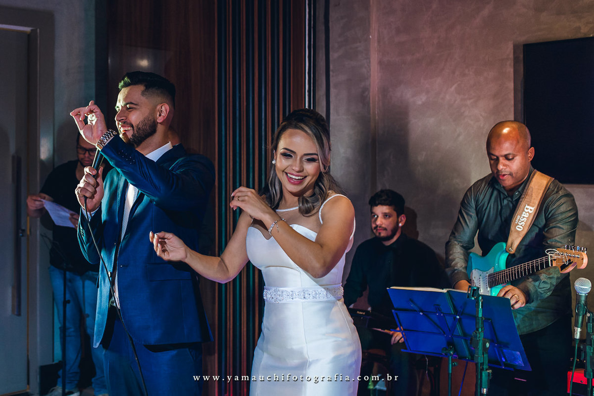 noivos no coco bambu