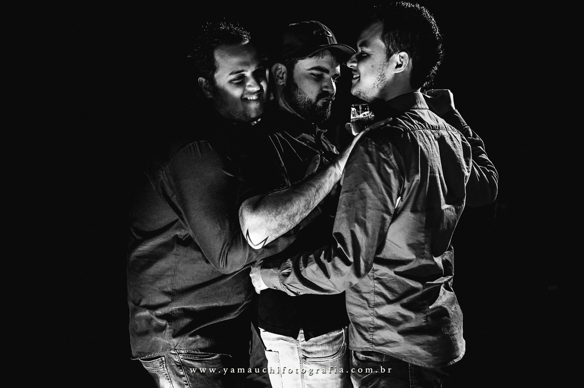 convidados da festa fazendo bagunça