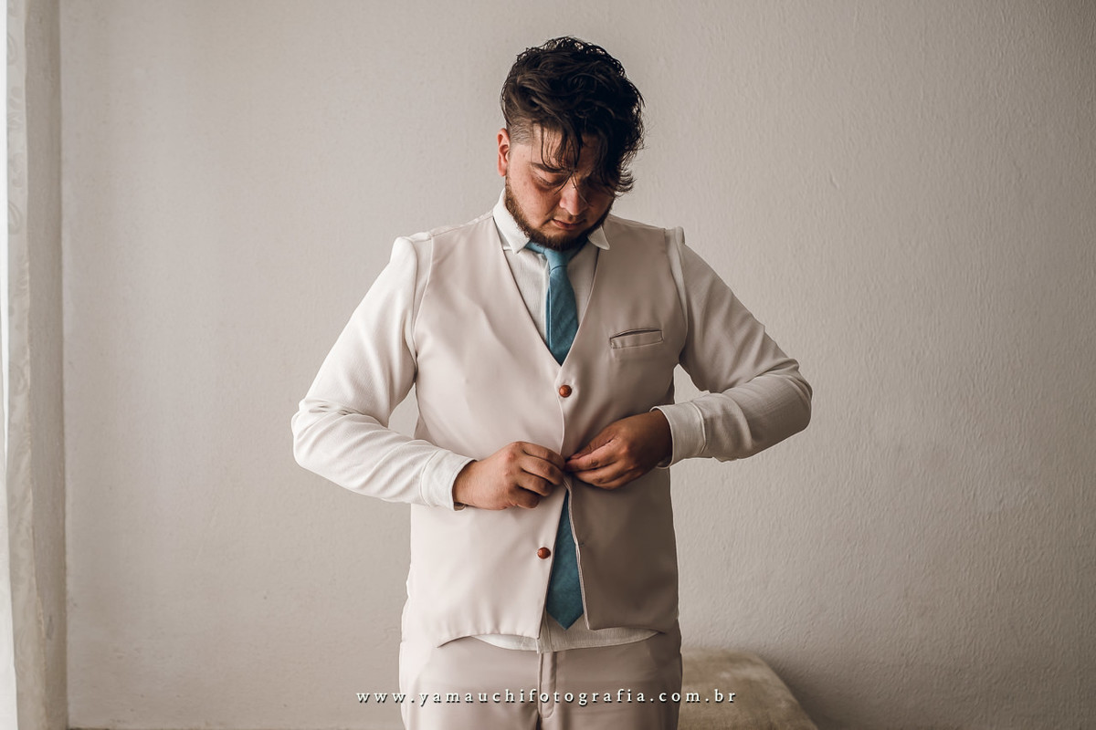 terno para noivo em casamento no campo