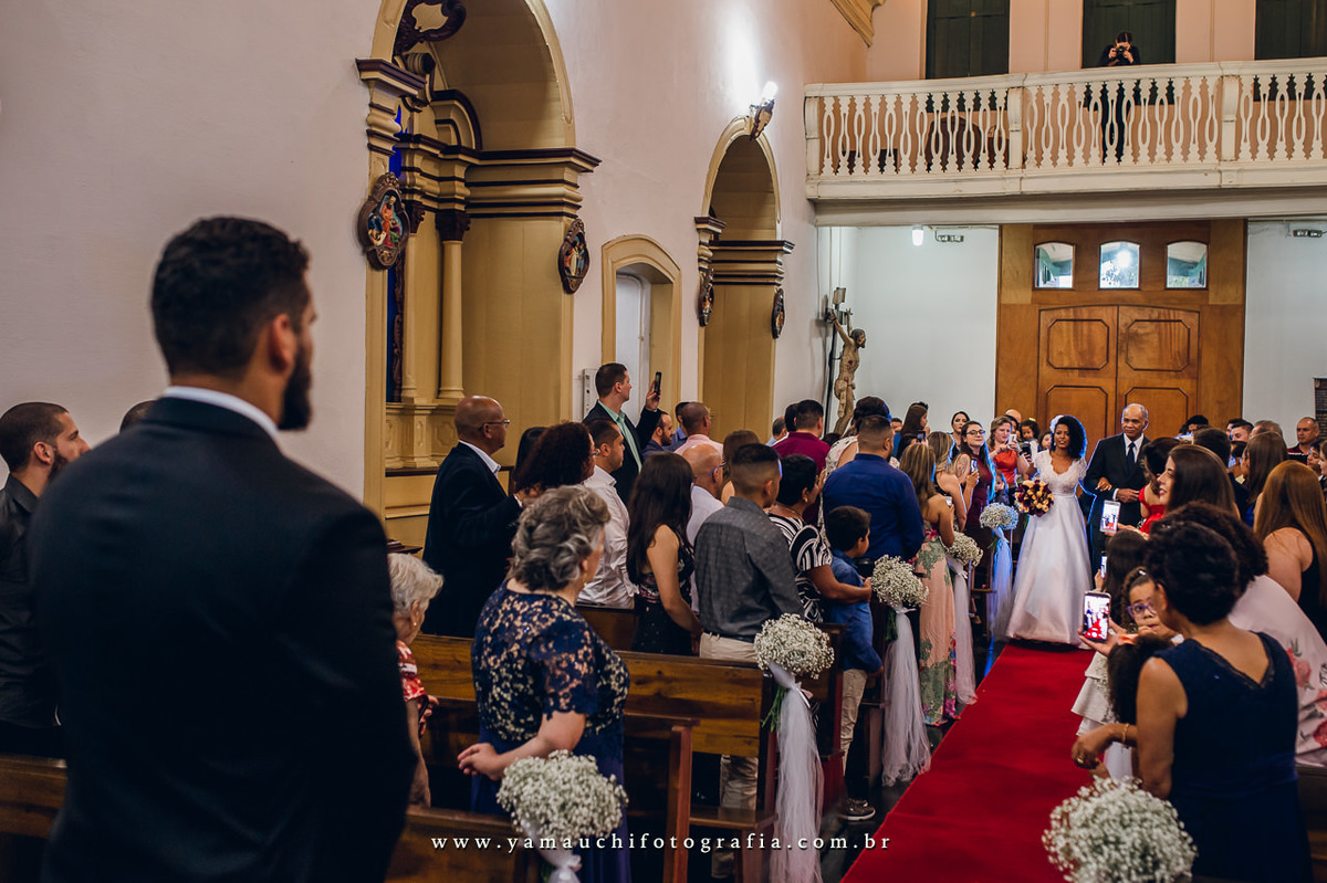 entrada da noiva na igreja Nossa Senhora do Carmo na cidade de Mogi das Cruzes