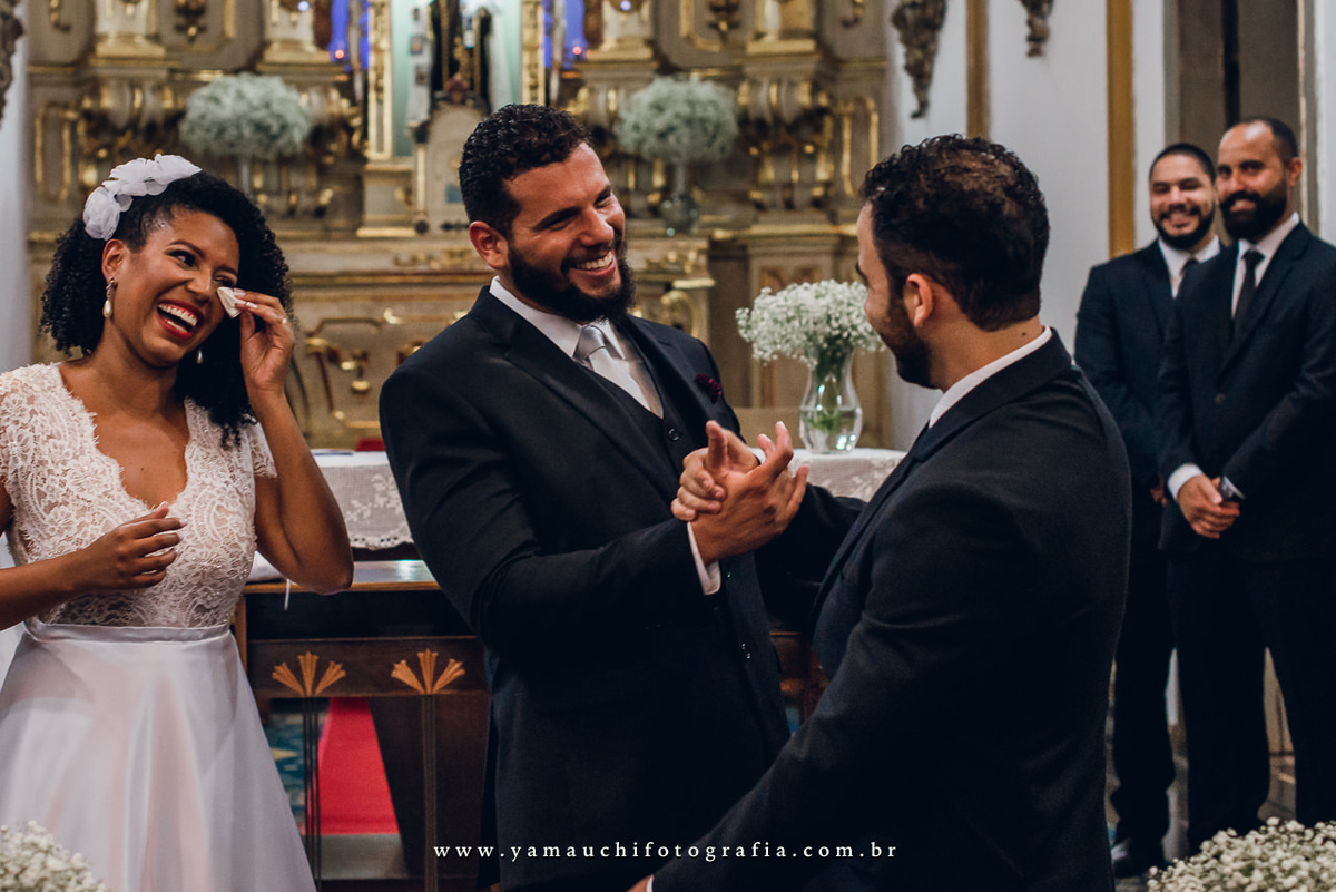 cumprimento dos padrinhos na cerimonia