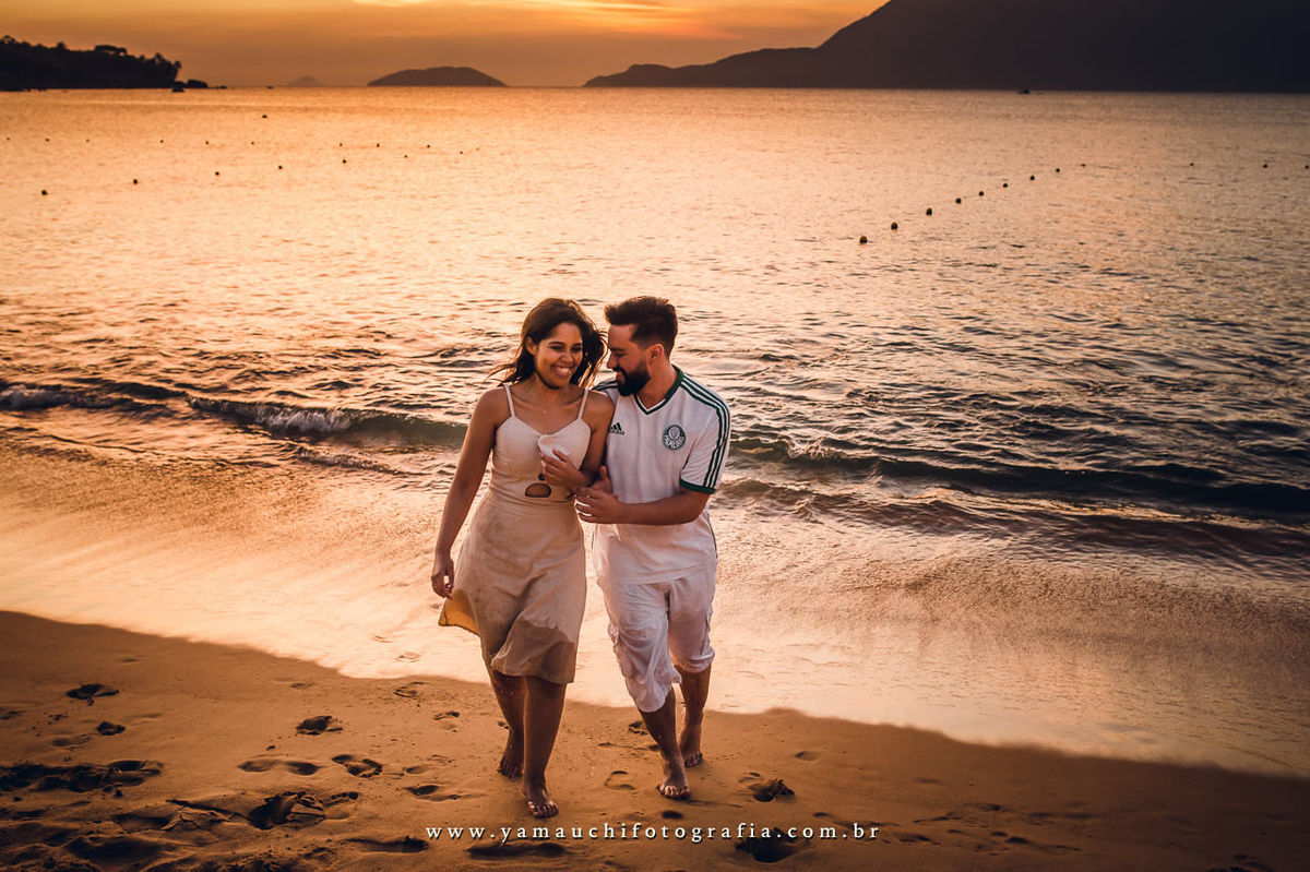 Roupa para para ensaio de casal na praia
