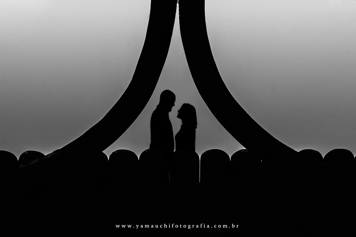 Foto de silhueta dos noivos