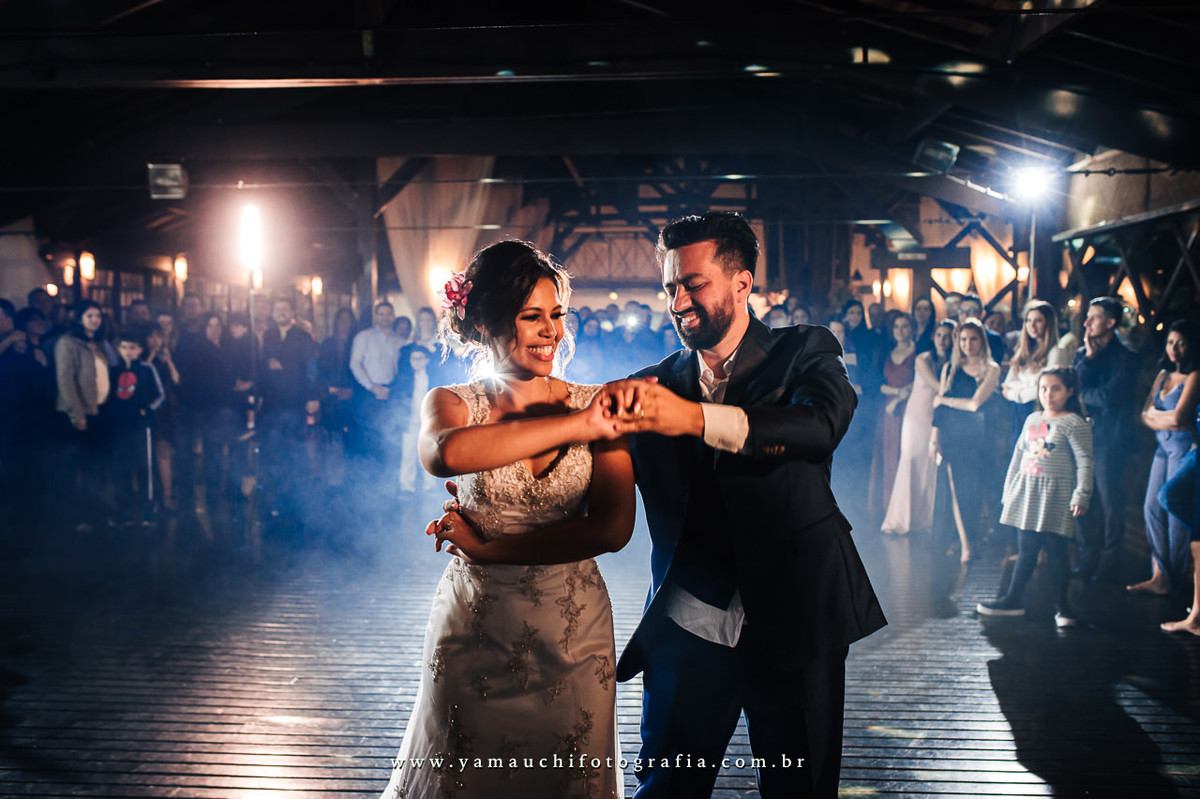 dança dos noivos na Casa da Árvore