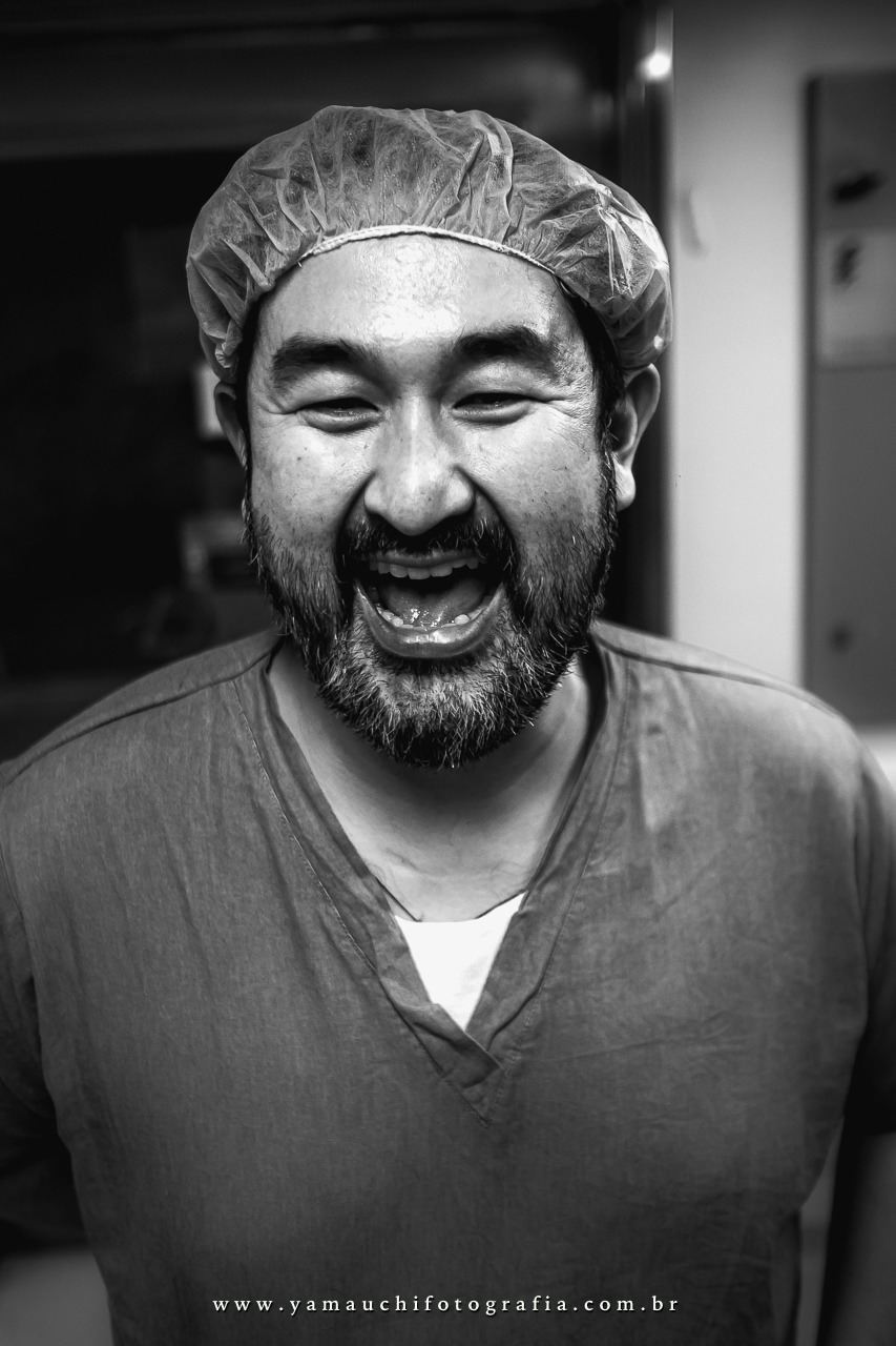 papai se preparando para fazer o nascimento do filho