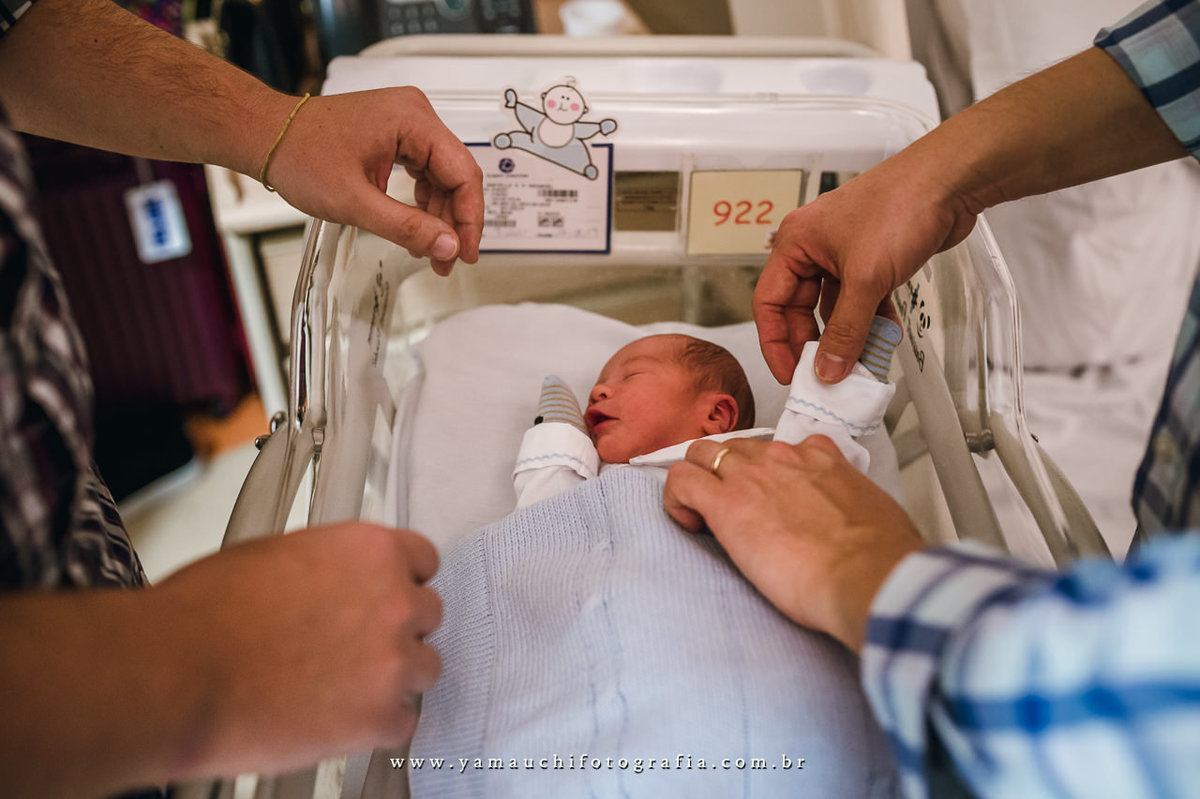 recém nascido na maternidade