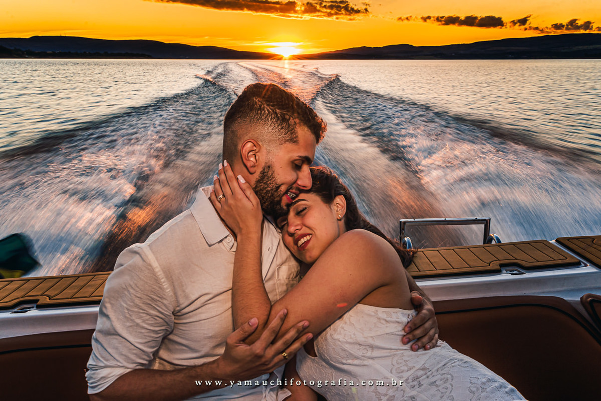 Fotos na lancha na represa de Furnas de Capitólio