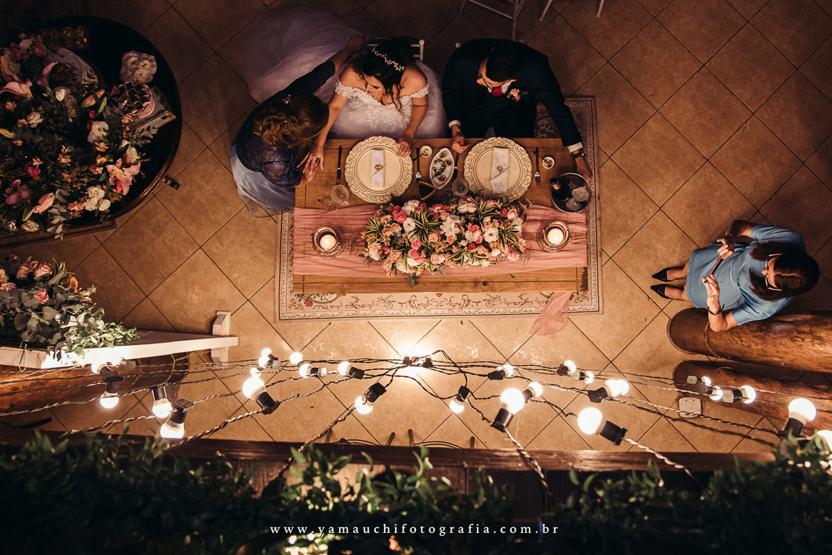 mesa dos noivos com Buffet Caprichos