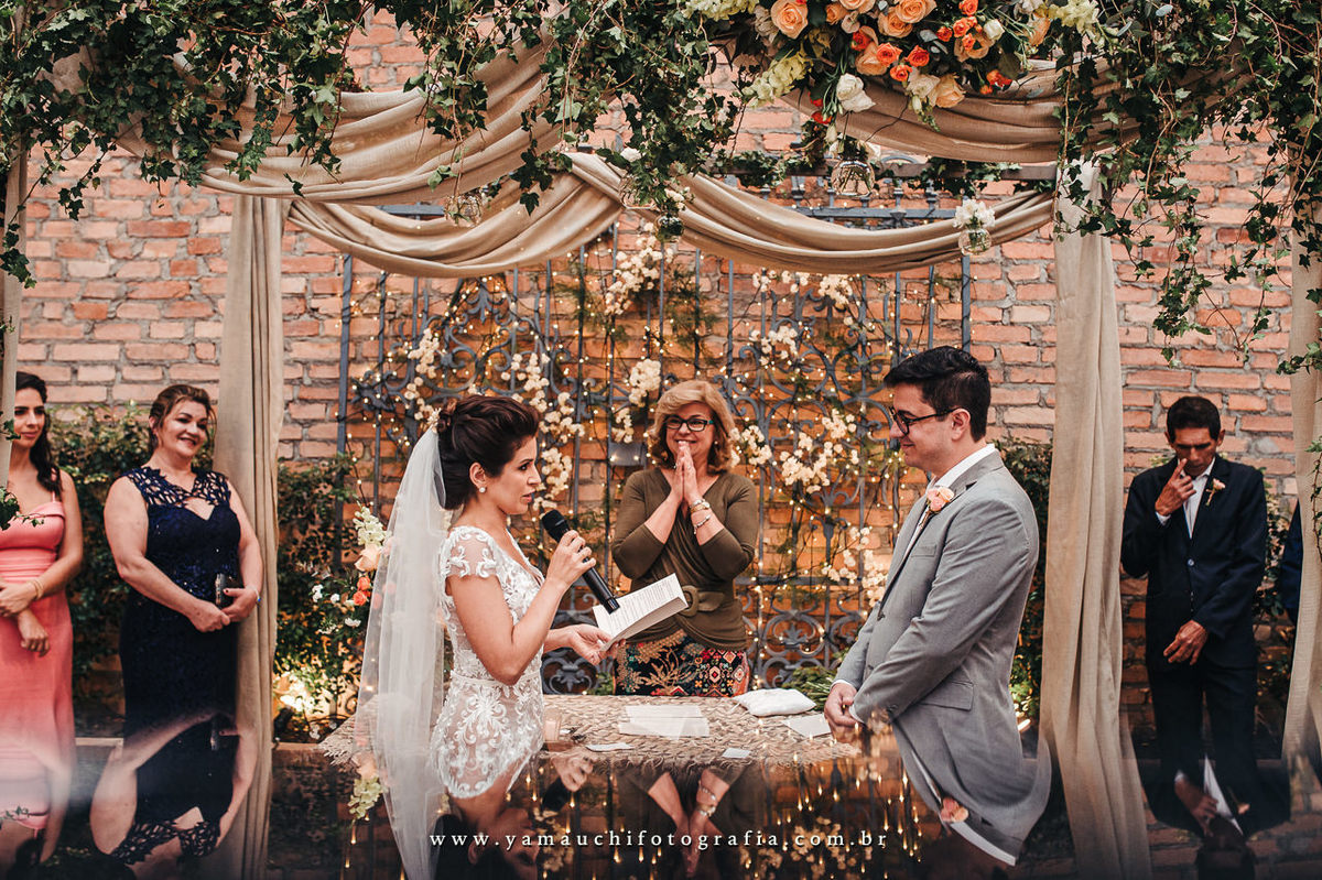 cerimonialista Lidia Vas na Casa Quintal