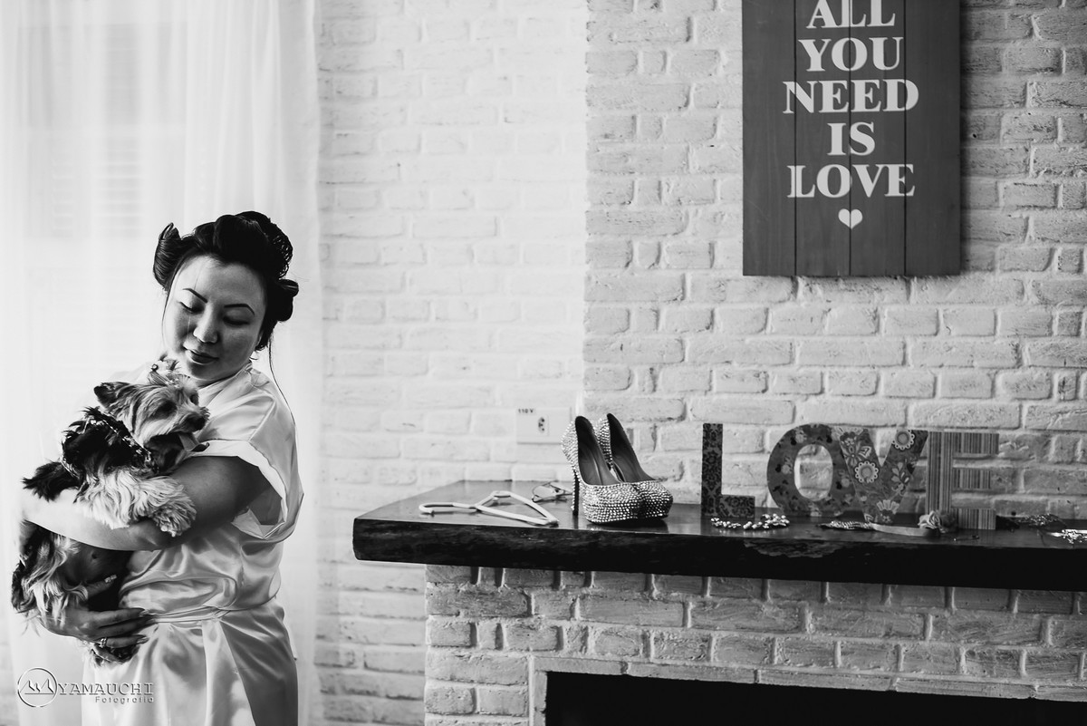 noiva com seu cachorro