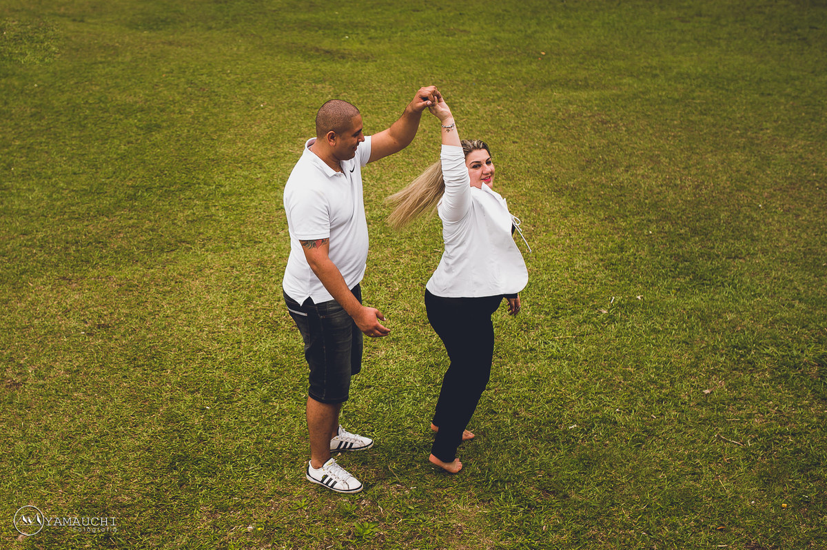 Ensaio de casal no campo