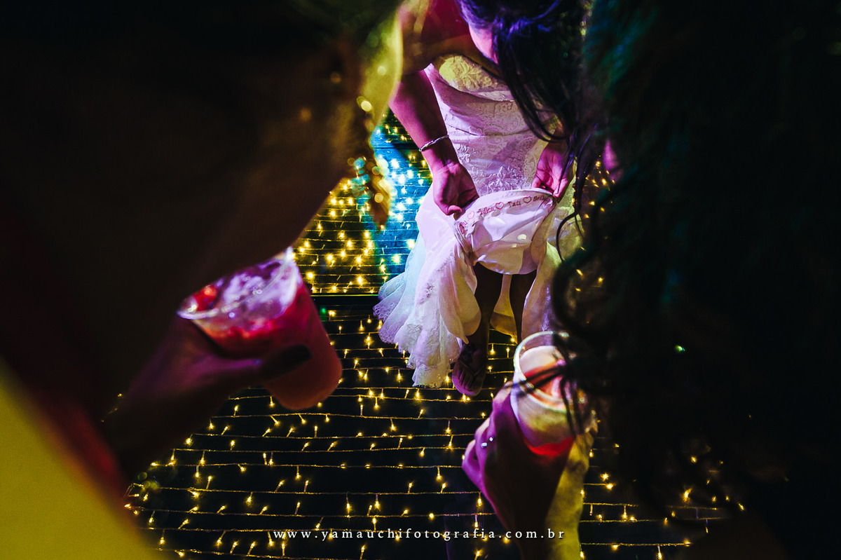 simpatia para casar de nome na barra da saia da noiva