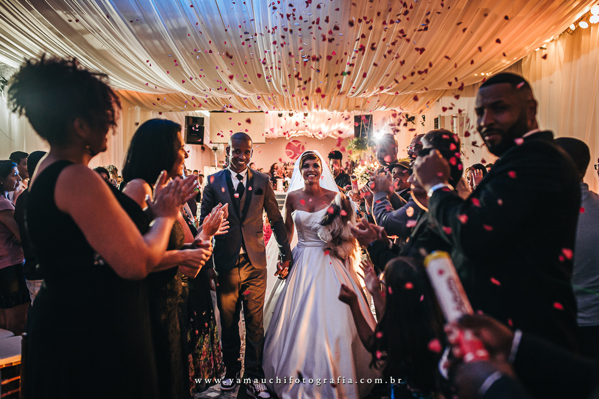 saída dos noivos no casamento na igreja Adnipo
