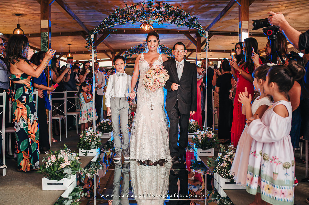 vestido de noiva para casamento no campo