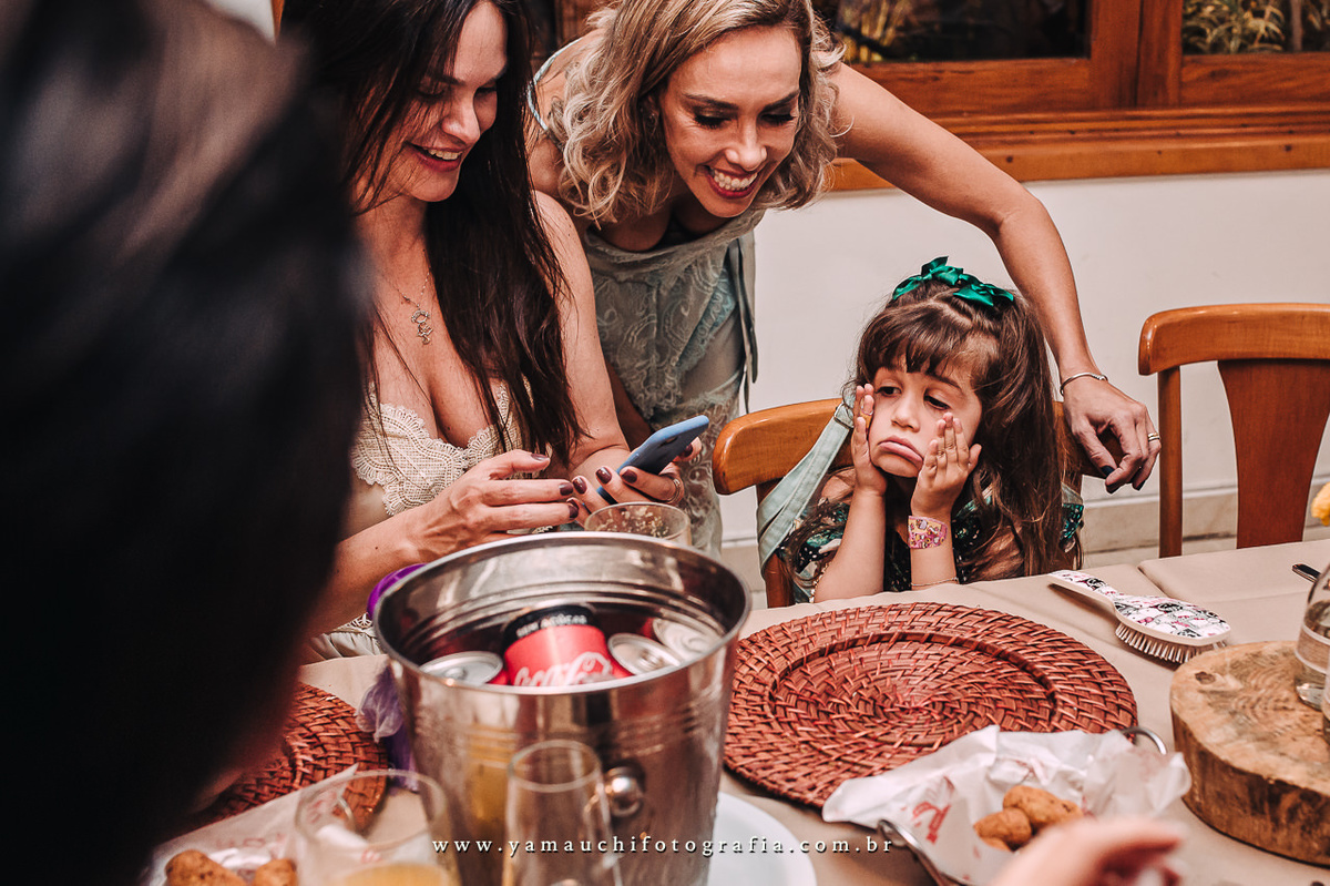 criança na festa de casamento