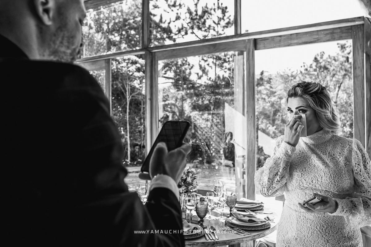 emoção da noiva na celebração