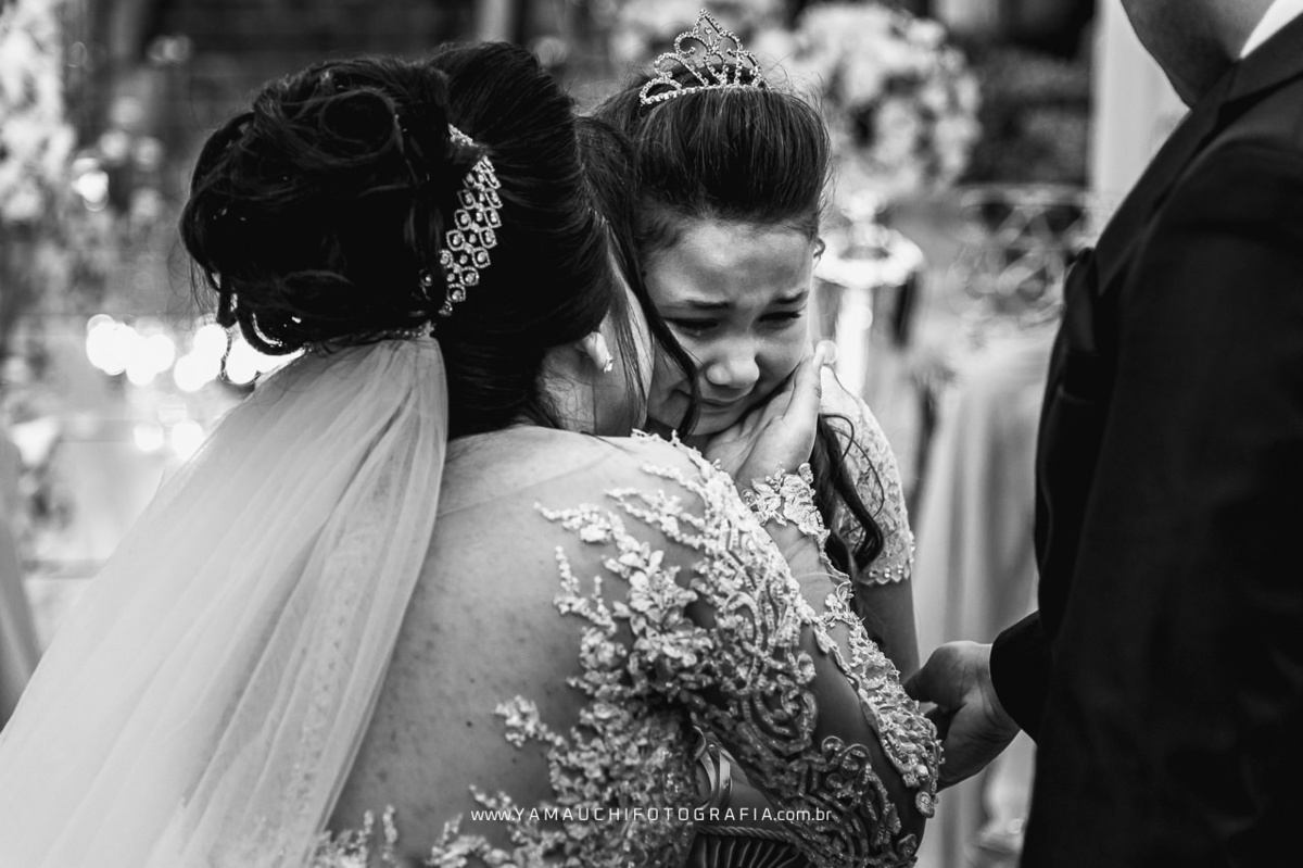 Daminha emocionada na cerimonia 