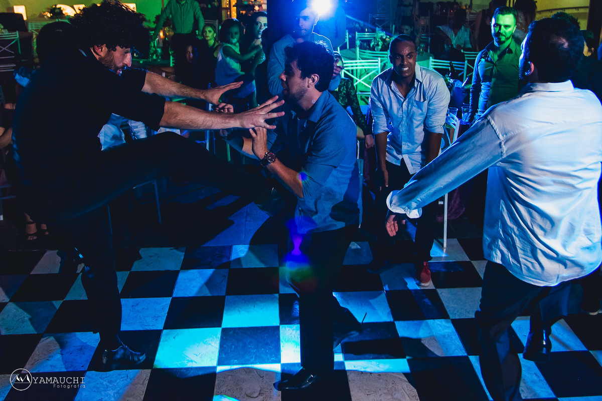 Convidados dançando