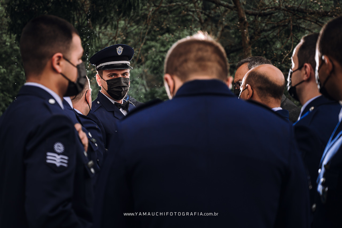 noivo com ala militar