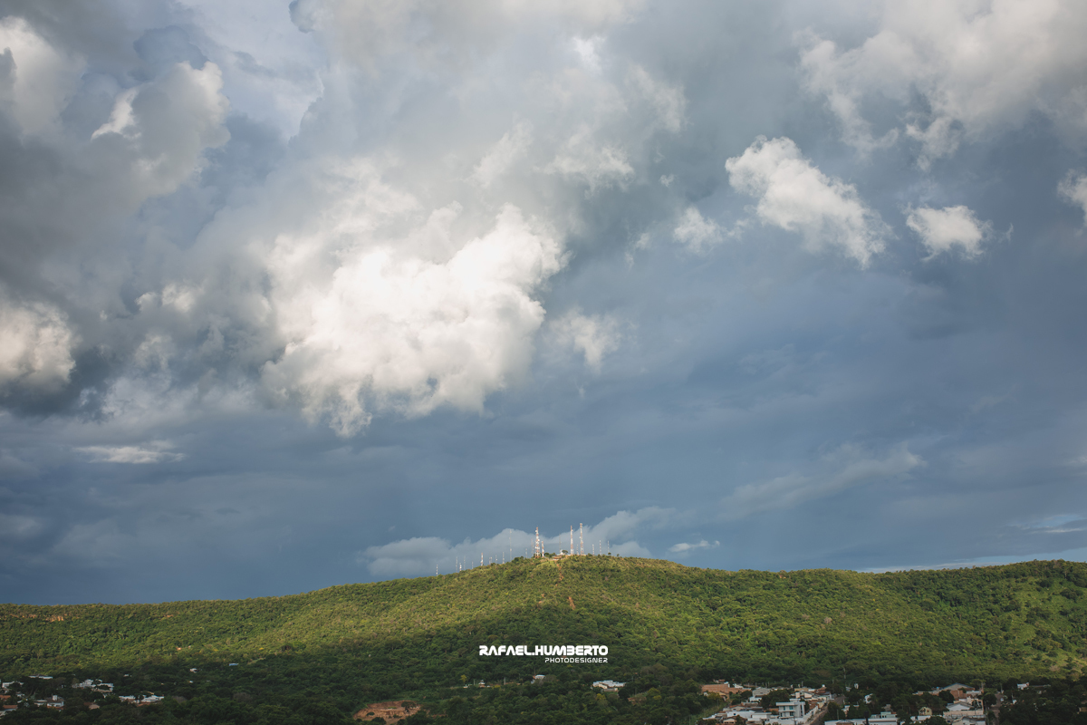 Serra do Estrondo em Paraíso do Tocantins, foto de dezembro de 31/12/2023