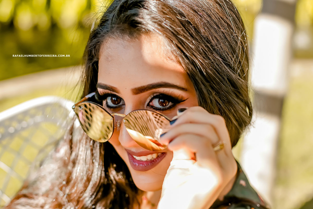linda debutante mostrando o detalhe do olhar