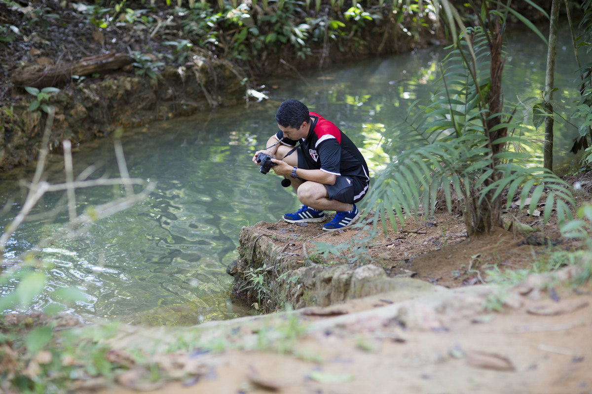 Alunos no curso de fotografia da E2 fotografia