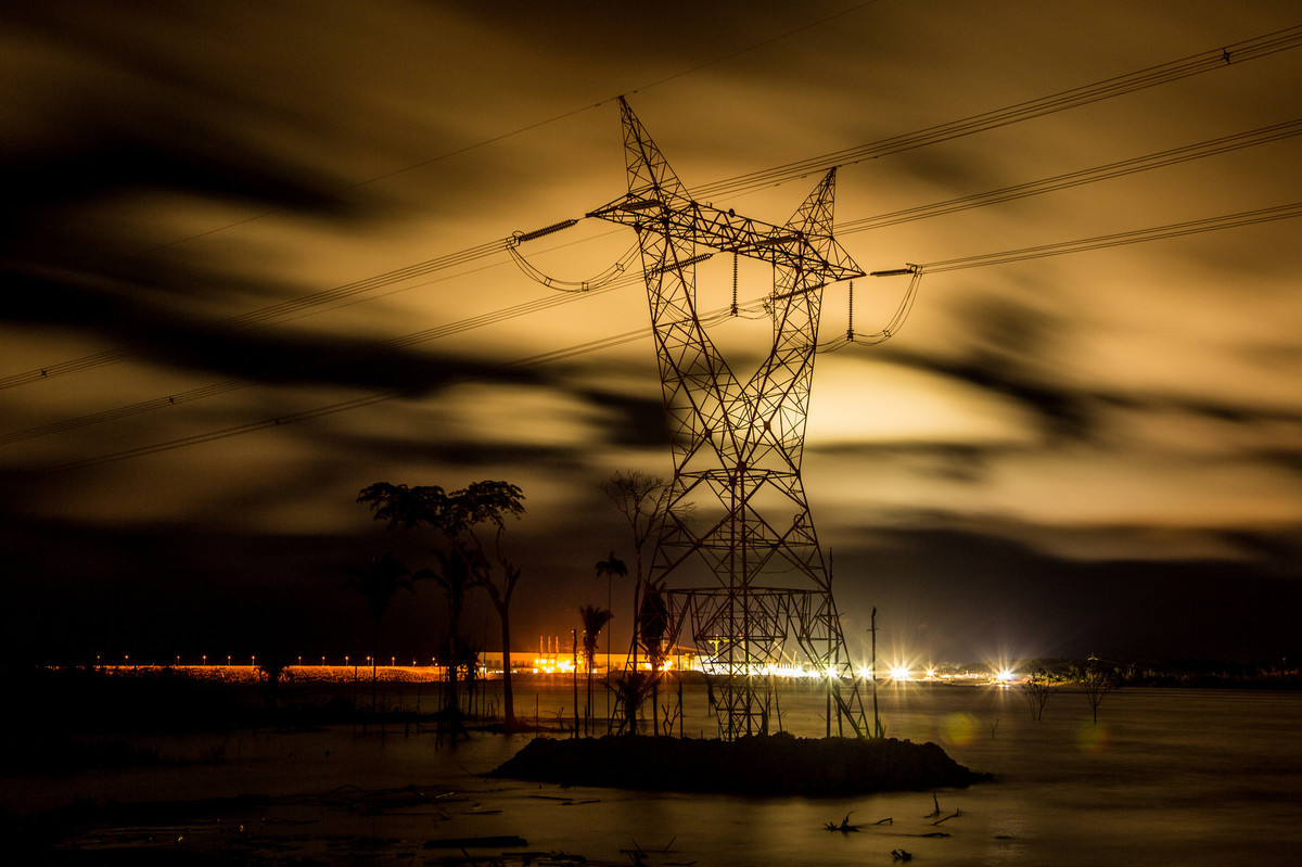 As luzes da UHE criando cenários lindos - E2 Fotografia