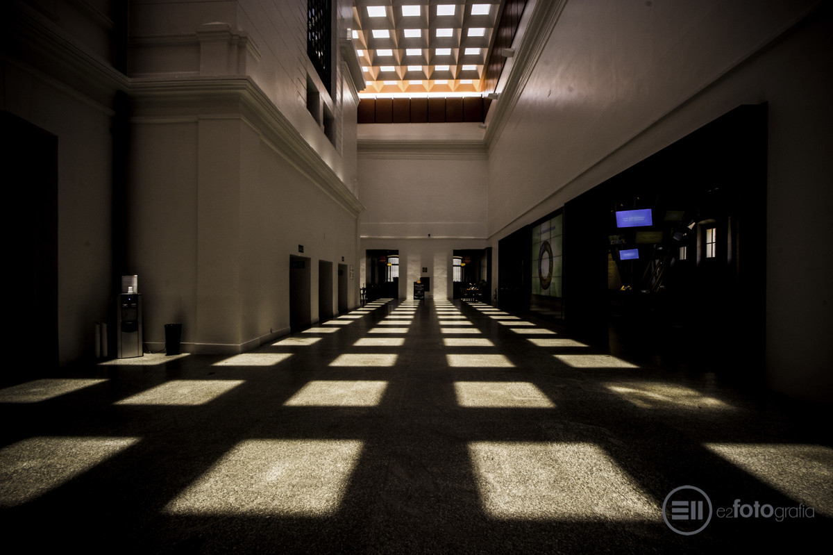Cobertura do Arquiteto Paulo Mendes da Rocha cria sombra incrível em museu