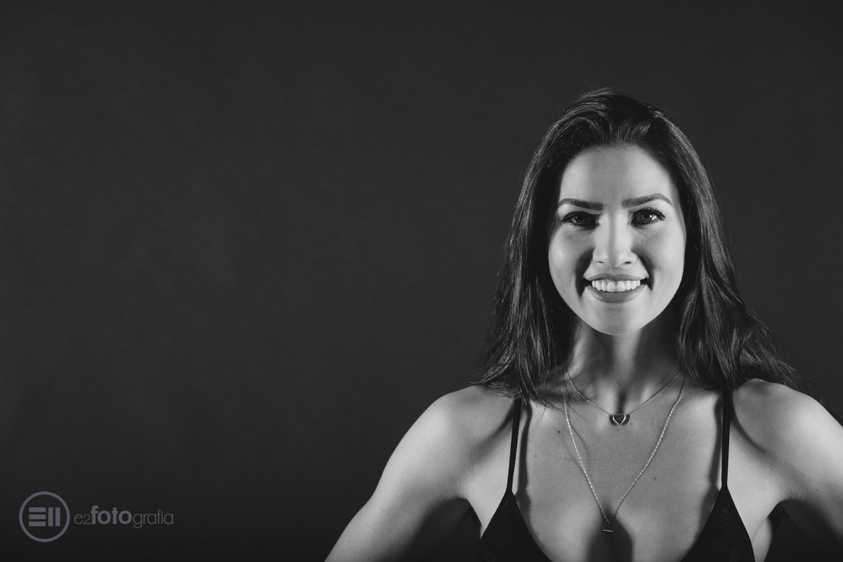 o Sorriso da Vanessa na energia positiva do ensaio com a E2 Fotografia