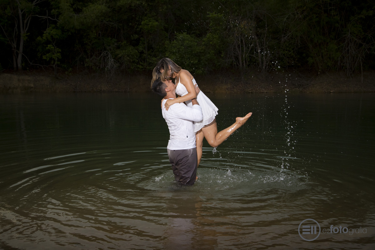 casal lindo na sessão pre casamento no salsalito
