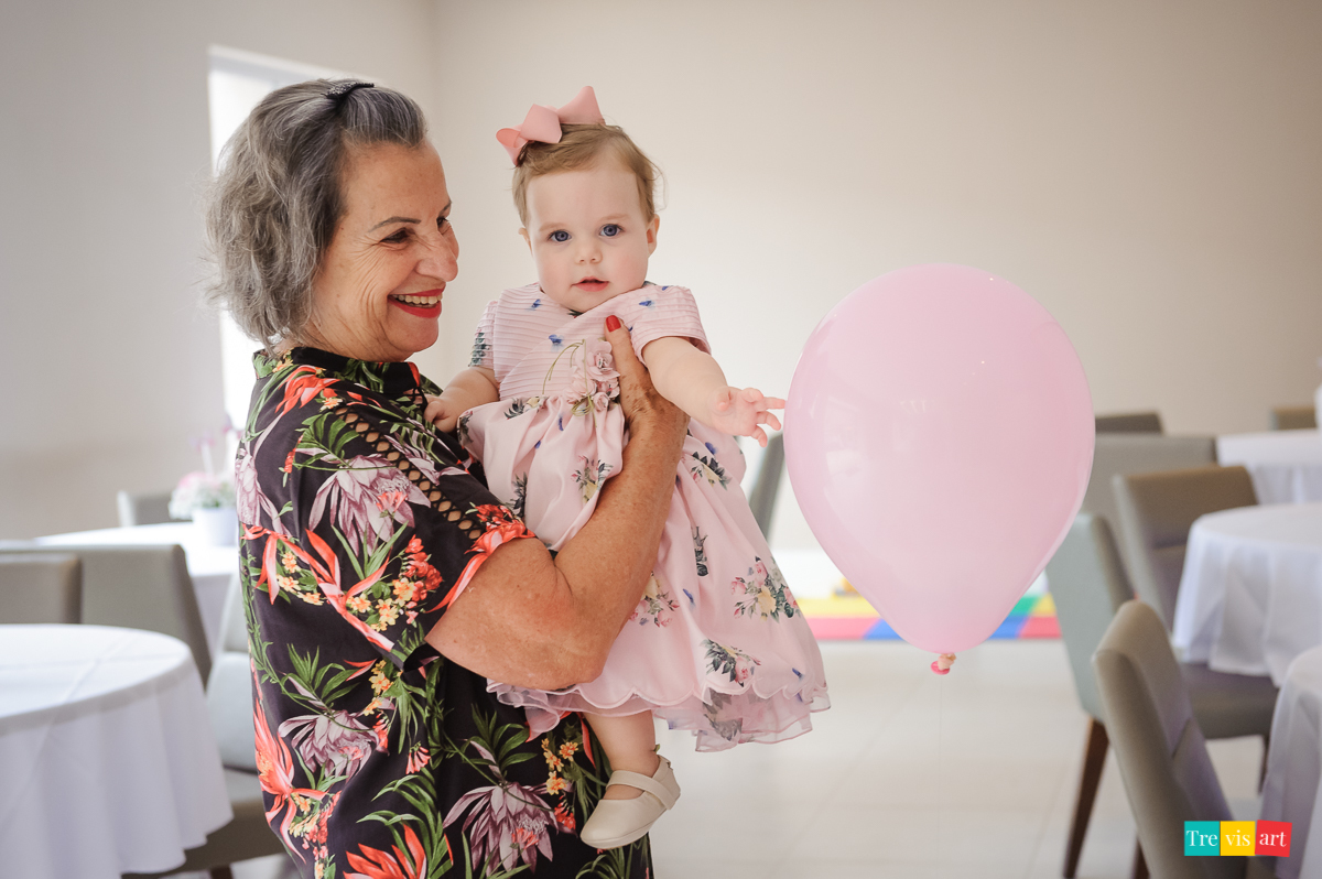 Foto Família Em Festa De Aniversário Infantil Tema Jardim Das Borboletas