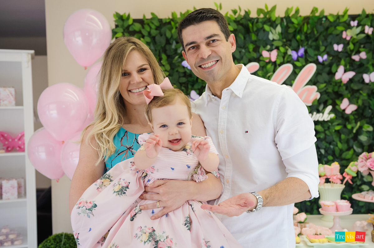 Foto Família Em Festa De Aniversário Infantil Tema Jardim Das Borboletas