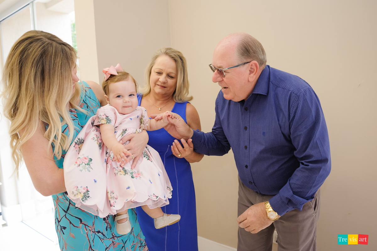 Foto Família Em Festa De Aniversário Infantil Tema Jardim Das Borboletas