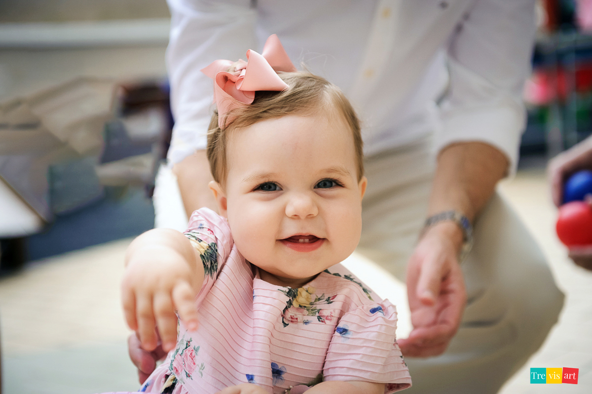 Foto Criança Em Festa De Aniversário Infantil Tema Jardim Das Borboletas
