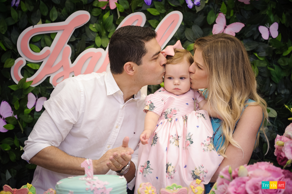 Foto Parabéns em Festa Infantil Criança Brincando Em Festa De Aniversário Infantil Tema Jardim Das Borboletas