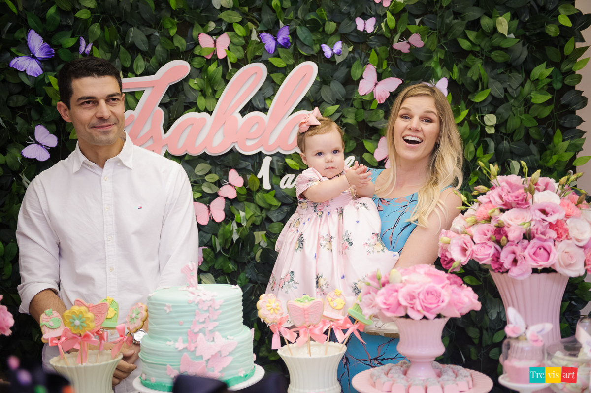 Foto Parabéns em Festa Infantil Criança Brincando Em Festa De Aniversário Infantil Tema Jardim Das Borboletas