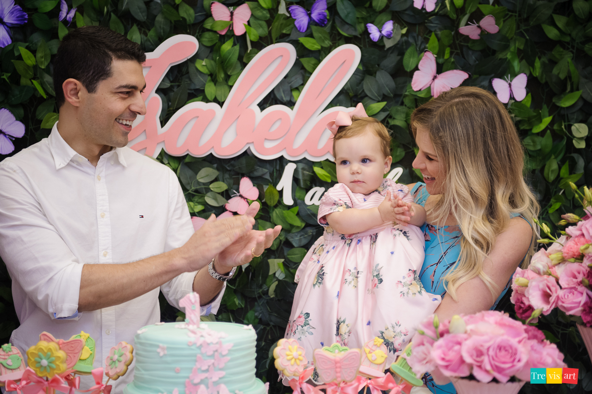 Foto Parabéns em Festa Infantil Criança Brincando Em Festa De Aniversário Infantil Tema Jardim Das Borboletas