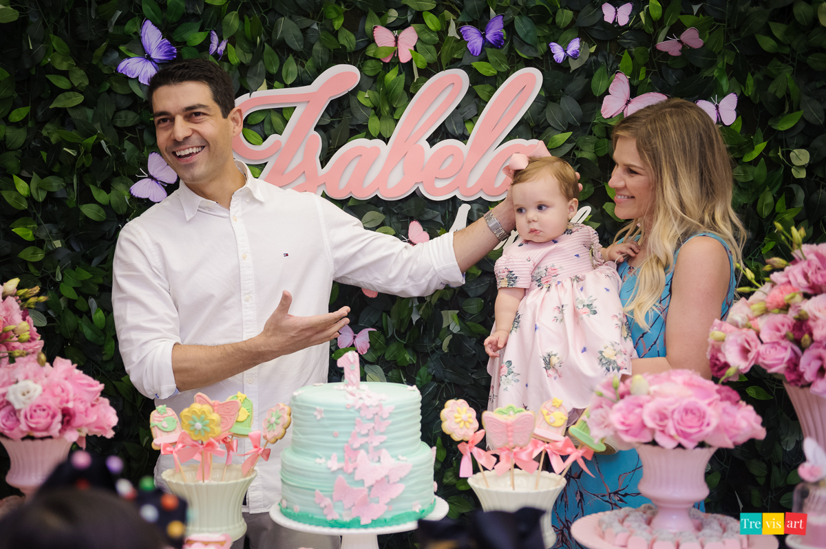 Foto Parabéns em Festa Infantil Criança Brincando Em Festa De Aniversário Infantil Tema Jardim Das Borboletas