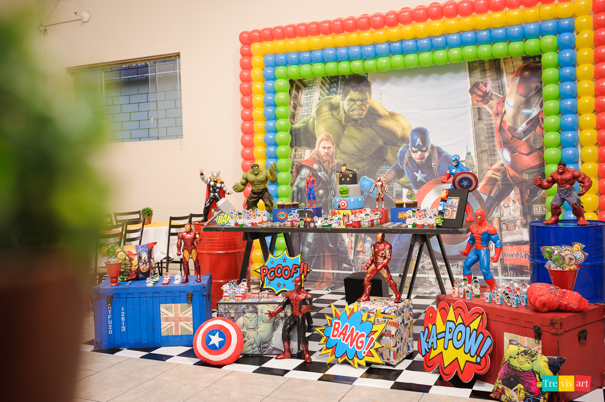 Foto decoração de festa em buffet infantil tema avengers vingadores