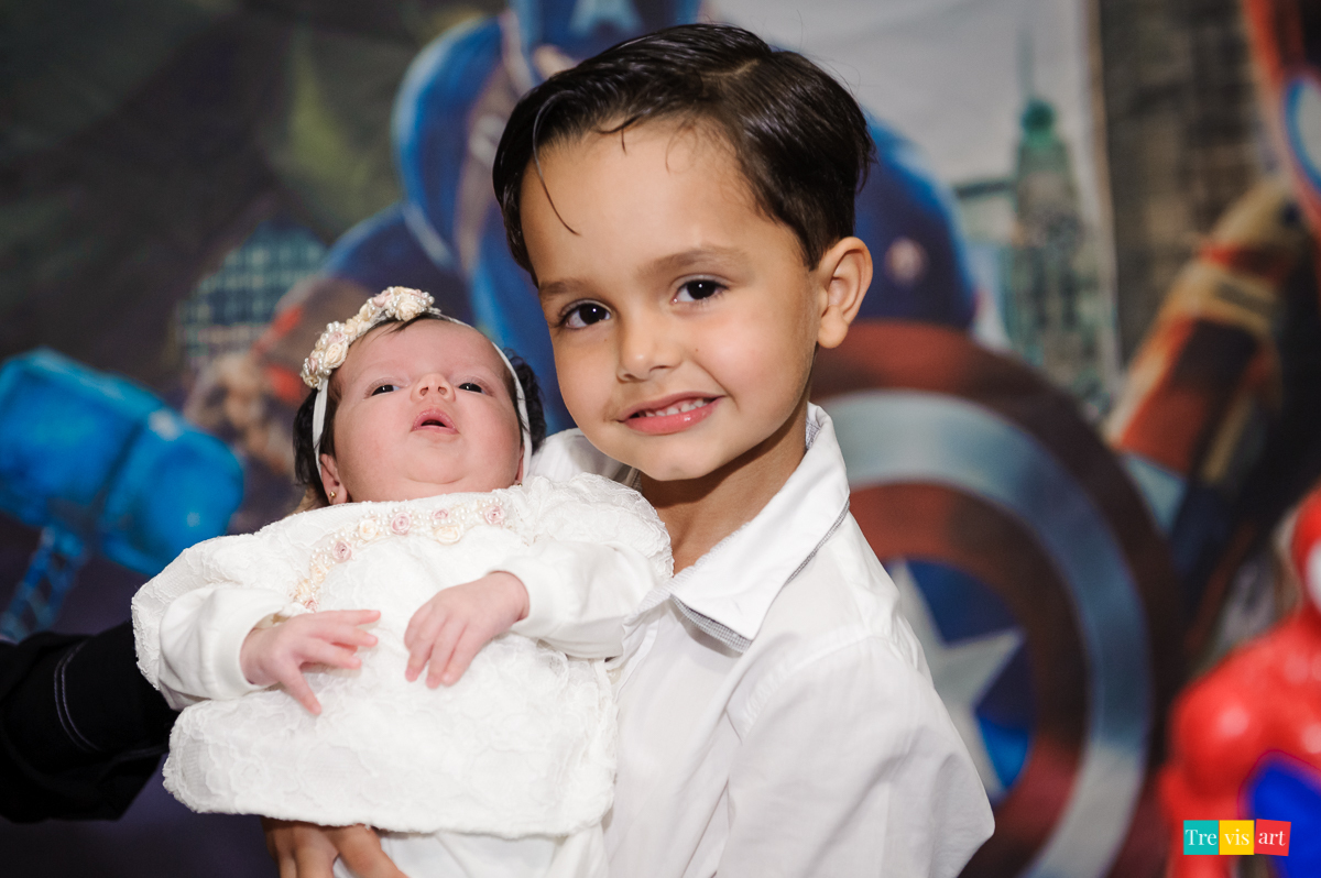 Foto família criança festa infantil em buffet infantil tema vingadores avengers vingadores