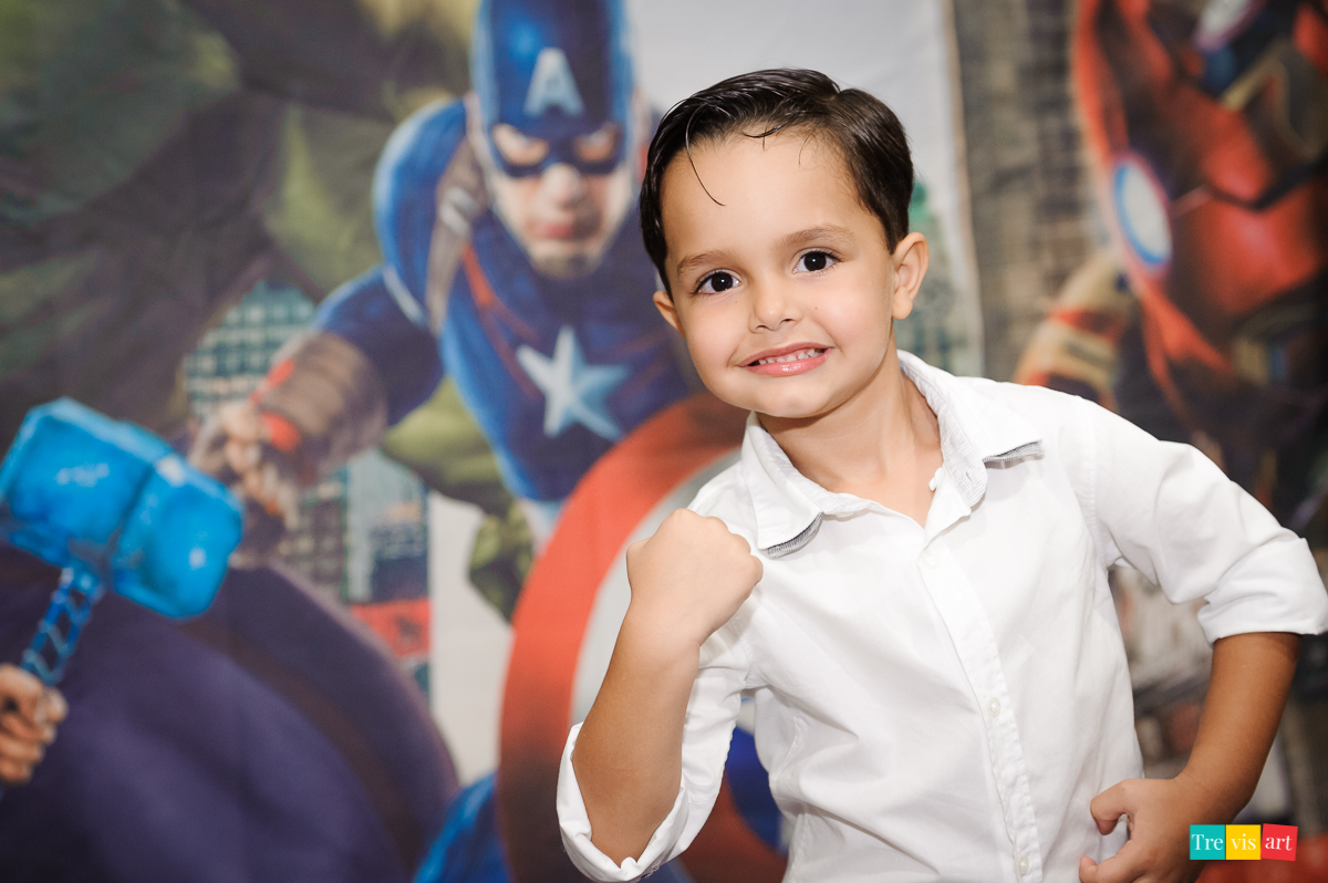 Foto criança festa infantil em buffet infantil tema vingadores avengers vingadores