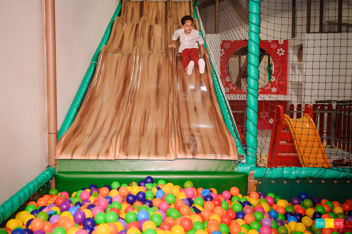 Foto criança festa infantil em buffet infantil tema vingadores avengers