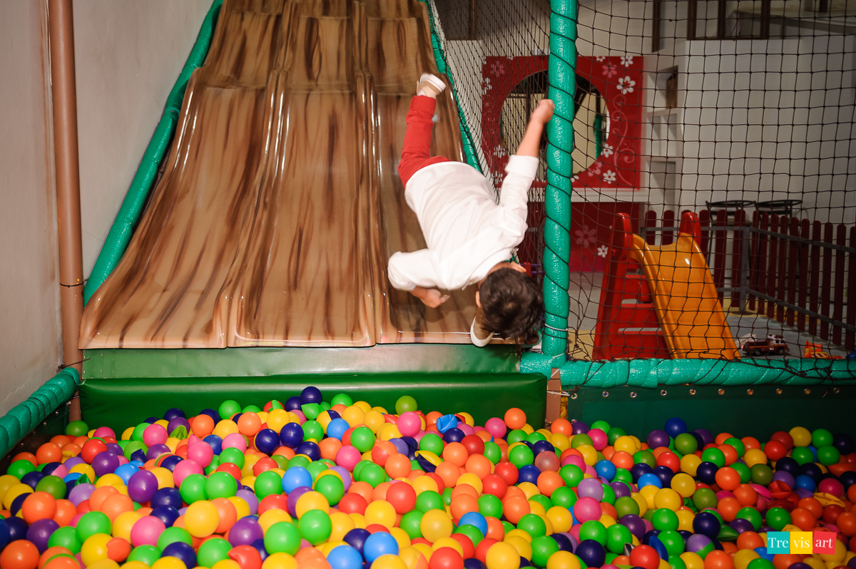 Foto criança festa infantil em buffet infantil tema vingadores avengers