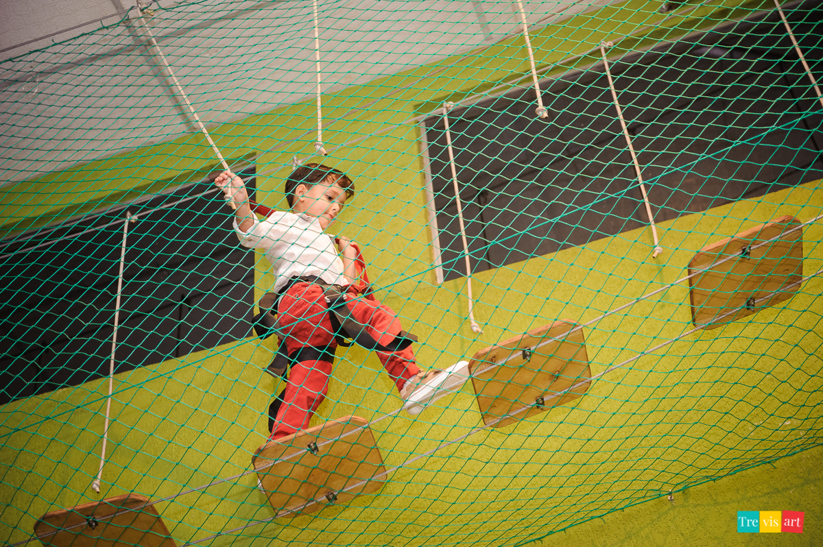 Foto criança festa de aniversário em buffet infantil tema vingadores avengers
