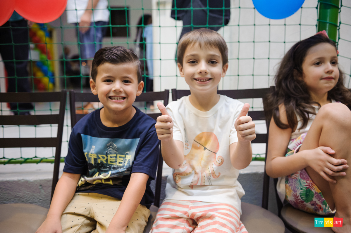 Foto criança festa de aniversário em buffet infantil tema vingadores avengers