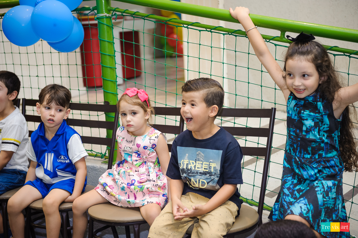 Foto criança festa de aniversário em buffet infantil tema vingadores avengers