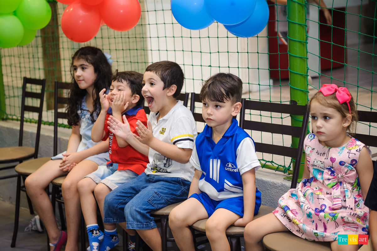 Foto criança festa de aniversário em buffet infantil tema vingadores avengers